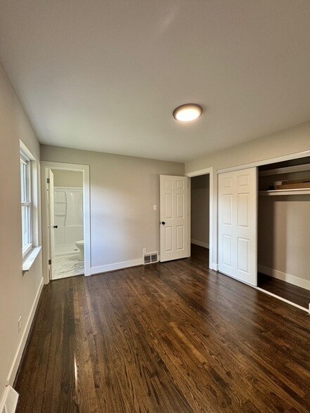 Building Photo - 8479 Northport Dr