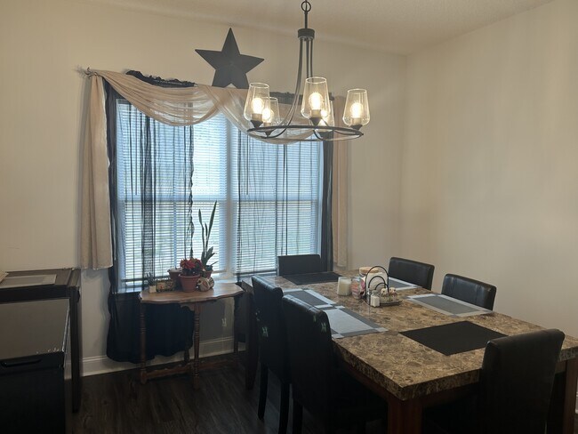 Building Photo - 345 Mcclelland Lp NE