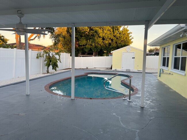 Building Photo - 8504 43rd Ave Dr W