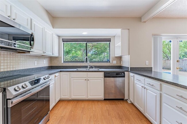 Building Photo - 16203 Fantasia Dr