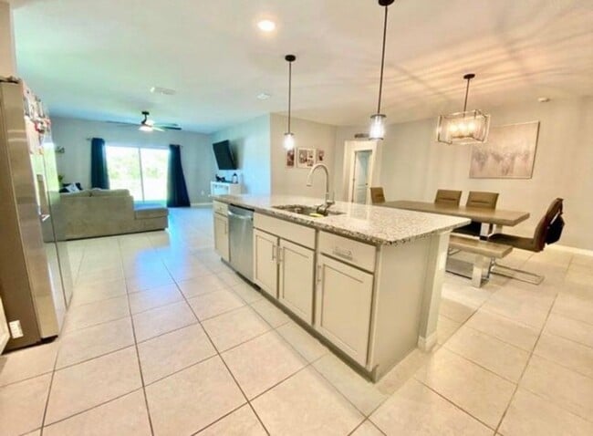 Building Photo - 708 Corbin Cir SW