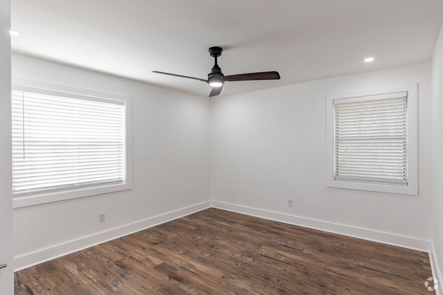 2BR, 1BA - 880SF (White Color Scheme) - Amberidge Apartments