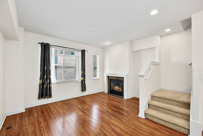 Building Photo - Modern 3-Story Tacoma Condo – Downtown Cit...