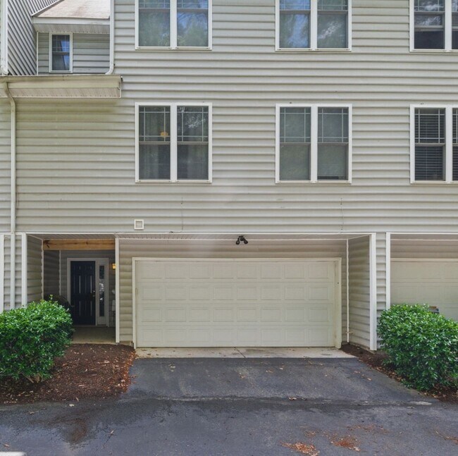 Building Photo - 985 Hollymeade Cir