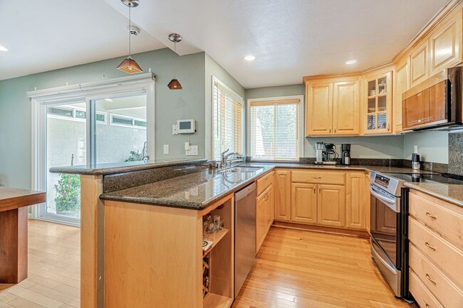 Building Photo - Stylish & Comfort Home in Prime San Jose Location