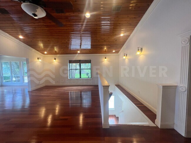 Building Photo - Amazing 4 bedroom home with St Johns River Views Available Now!