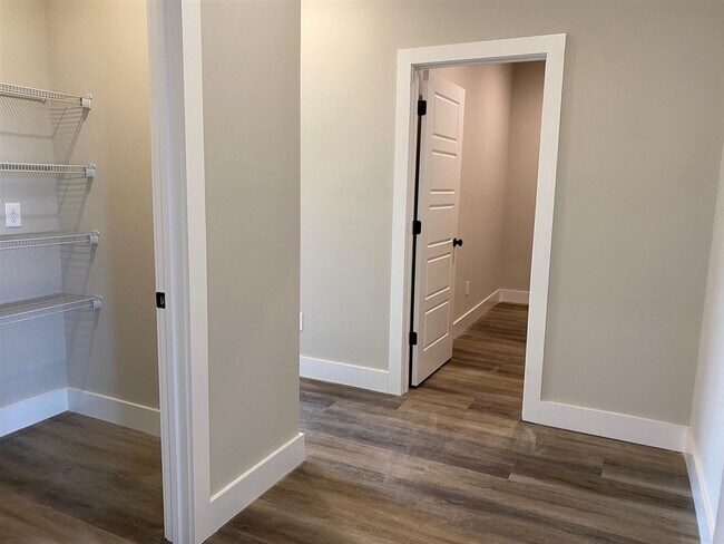 Building Photo - 476 Cedar Hollow Dr