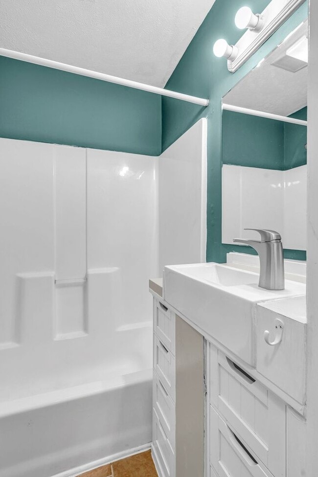 Building Photo - Cute and Cozy 2 bd/1 bath Home in Madison!