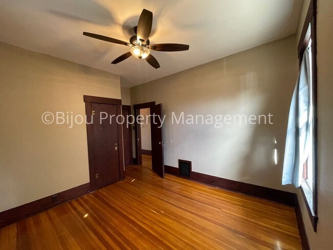 Building Photo - Charming Downtown Bungalow