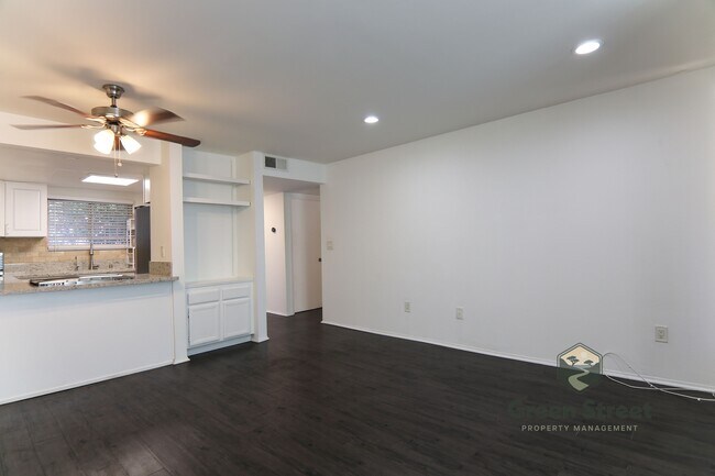 Building Photo - 4240 Menlo Ave