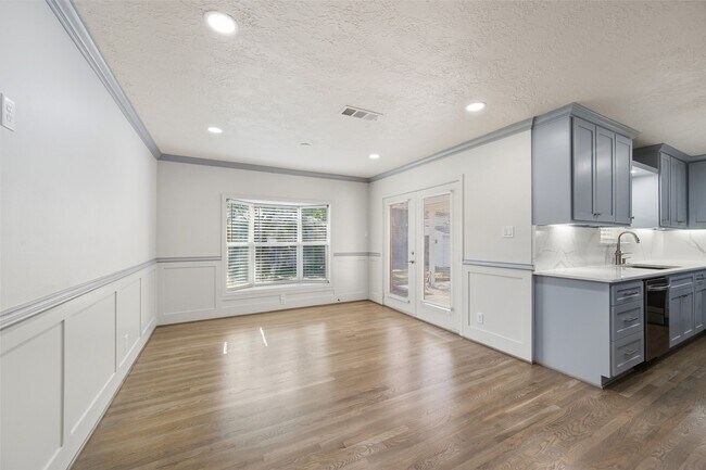 Building Photo - 855 Judiway St