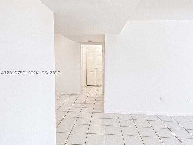 Building Photo - 13020 SW 92nd Ave