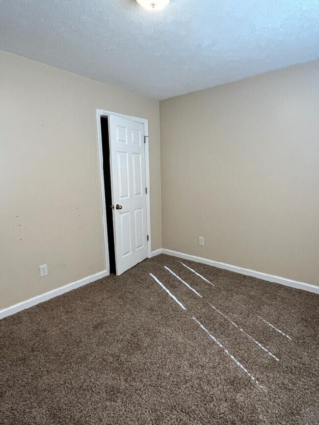 Building Photo - 4229 Glen Hill Manor Dr