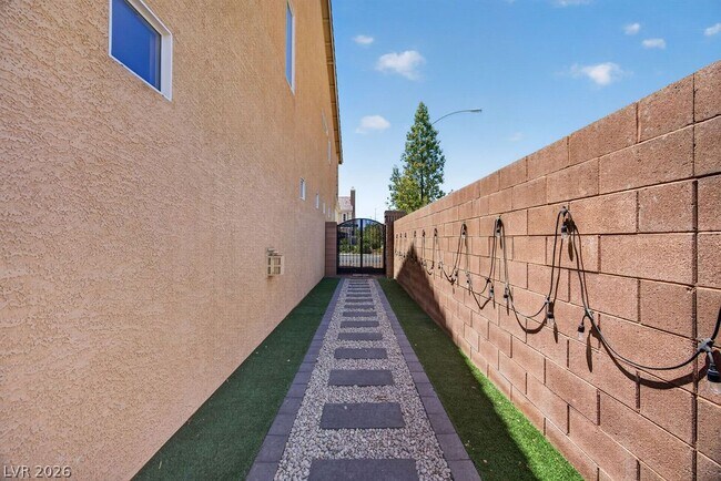 Building Photo - 9610 Twin Rivers Ct