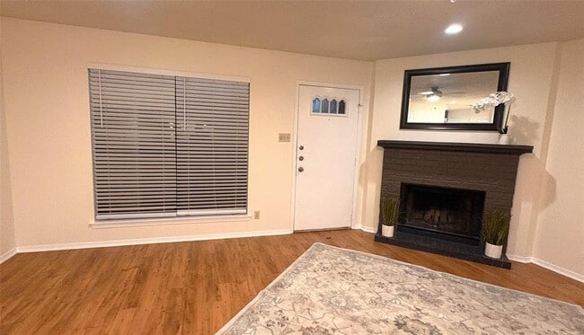 Building Photo - 503 Algerita Dr