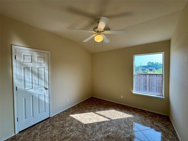 Building Photo - 8607 Sunny Gallop Dr