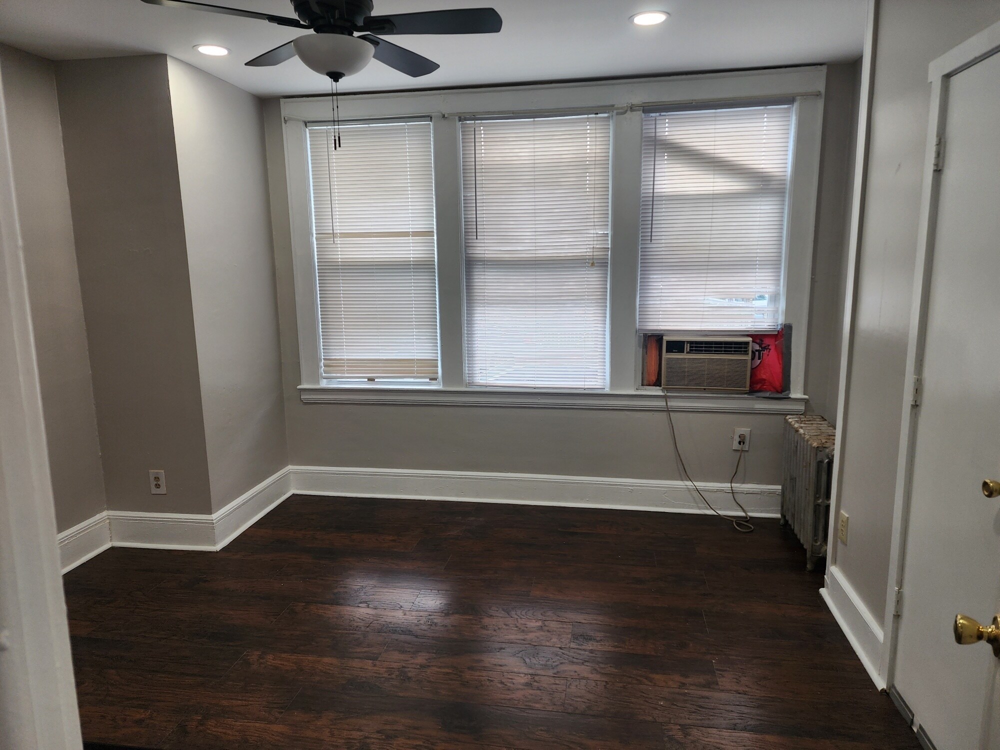 Building Photo - 198 W End Ave