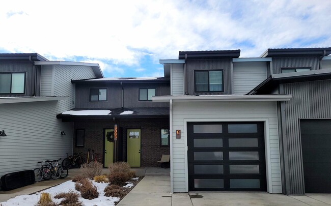 Building Photo - 3083 Warbler Way