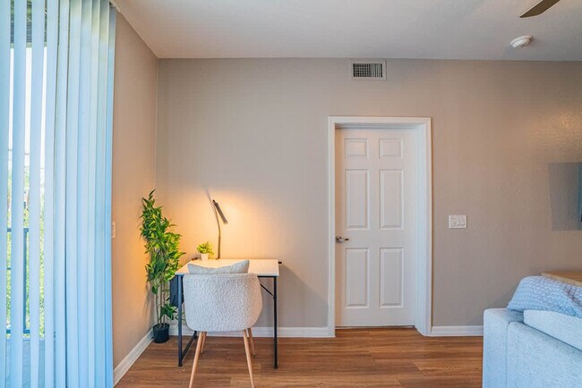 Building Photo - 1275 E University Dr