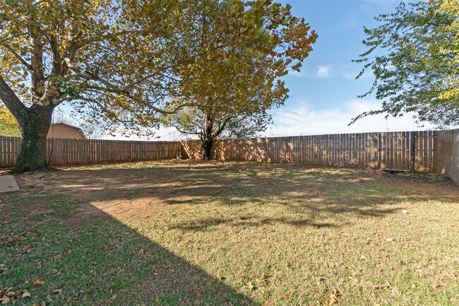 Building Photo - 1205 Swan Lake Rd