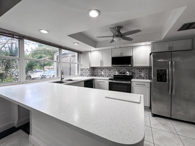 Building Photo - 3662 SW Sunset Trace Cir