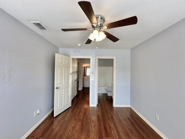 Building Photo - Tour Today! 2 Bedroom 2 Bath at Mansion Creek! Chapel Hill ISD!