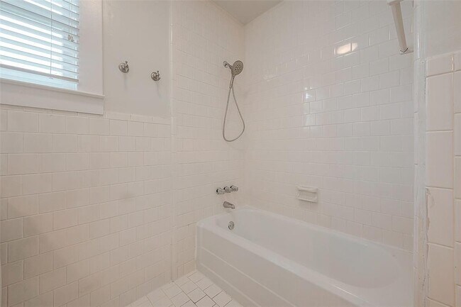 Building Photo - 701 Highland St