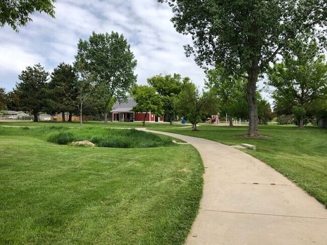 Building Photo - MOVE IN SPECIAL! $1,200 OFF FIRST FULL MON...