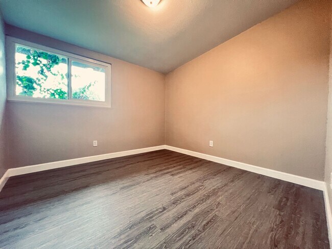 Building Photo - Recently Upgraded Poway Single-Story Home