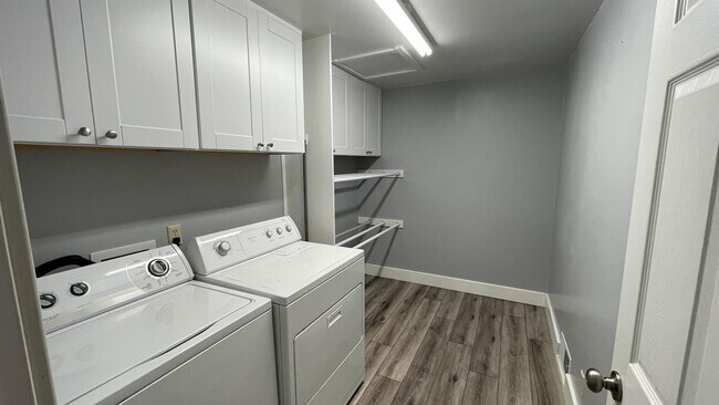 Building Photo - 4420 W Skye Dr