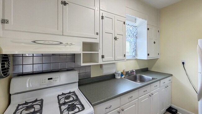 Building Photo - 3305 Moravia Rd