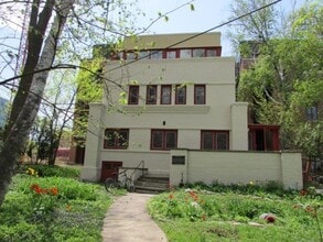 Building Photo - The Lamp House - 4 Br., 3 Bath Home  Available 8/15/2026-8/14/2027