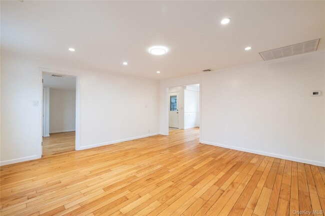Building Photo - 2444 Bayview Ave