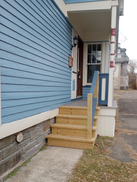 Building Photo - 362 W Gray St