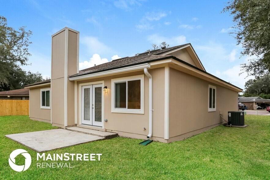 Building Photo - 10805 Naples Ct S