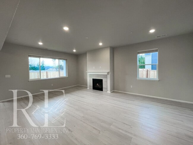 Building Photo - BRAND NEW 2024 HOME!