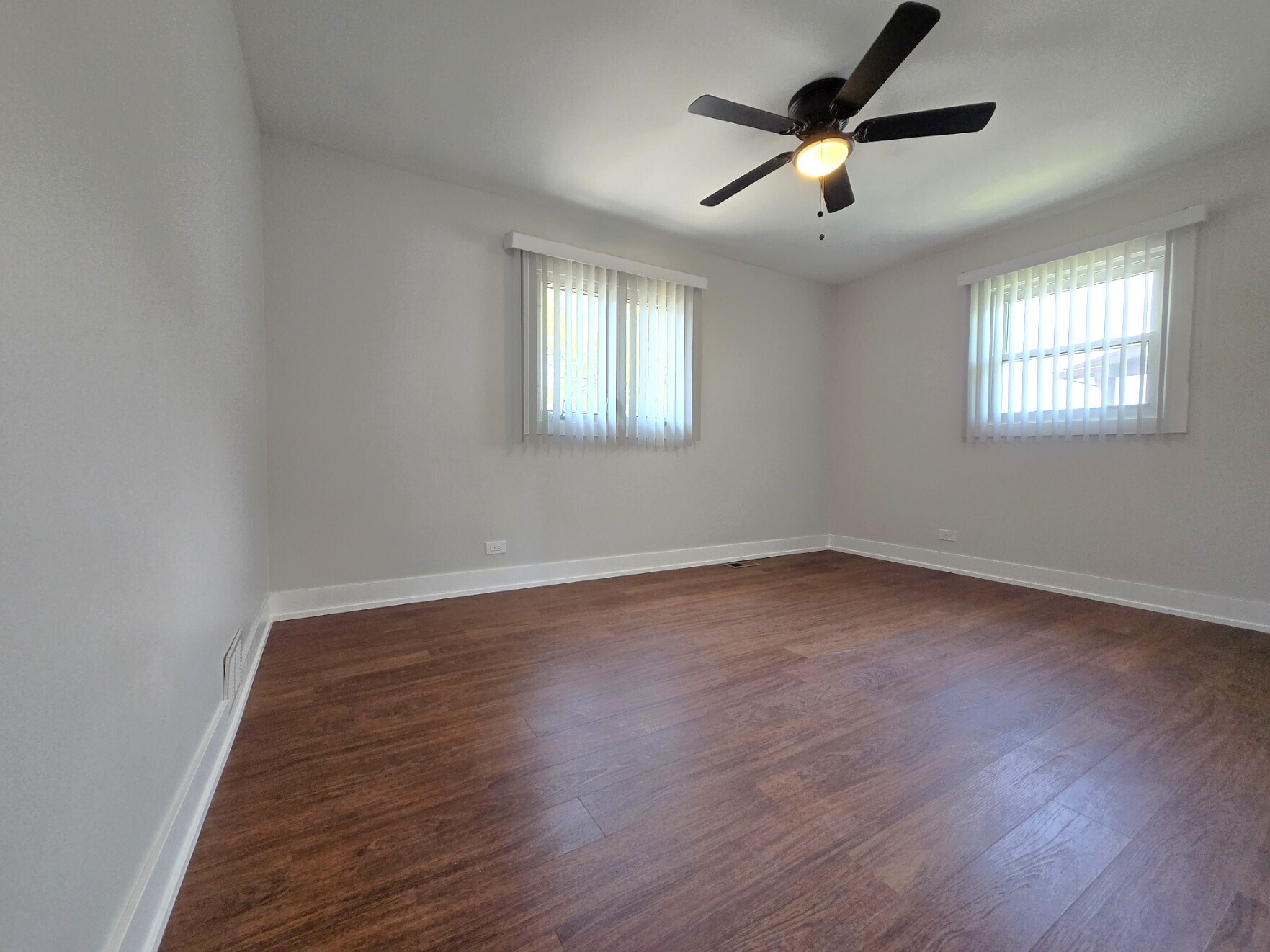 Building Photo - 1002 E Callero Cir