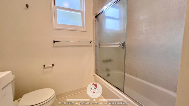 Building Photo - Cozy Studio located right off Piedmont Ave...