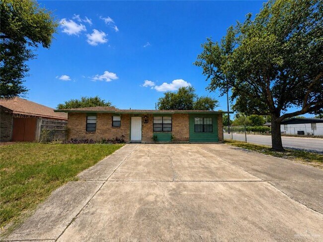 Building Photo - 21 Sycamore Ave