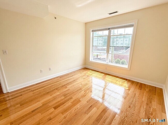 Building Photo - 1707 Summer St