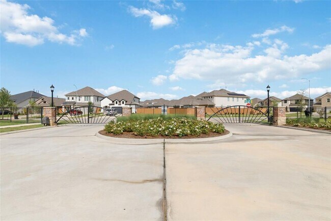 Building Photo - 728 Lake Lacosta Dr