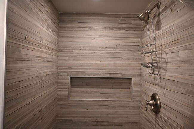 Building Photo - 994 Overbrook Cir