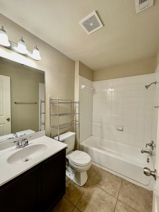 Building Photo - Immaculate Home In A Great Neighborhood!
