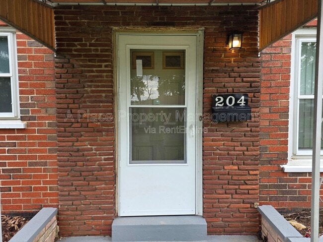 Building Photo - 204 Hawkesbury Dr