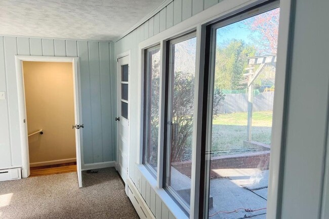 Building Photo - 3900 Laurel Rd