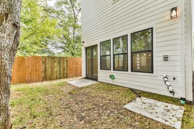 Building Photo - 810 Mansfield St