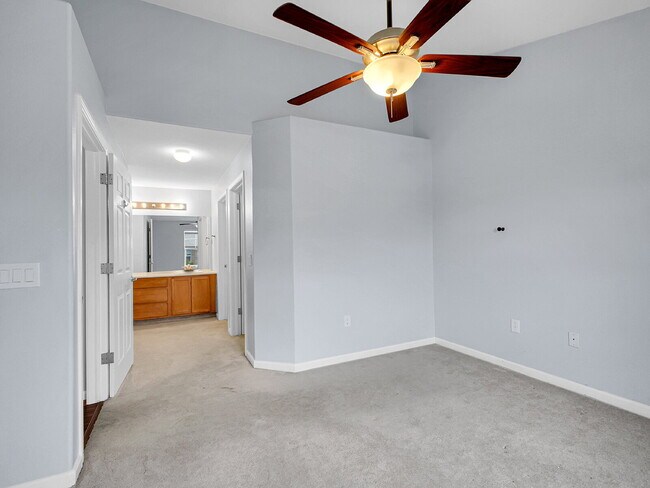 Building Photo - $1,795.95, Gorgeous 2-bed, 2-bath condo located in Aurora.
