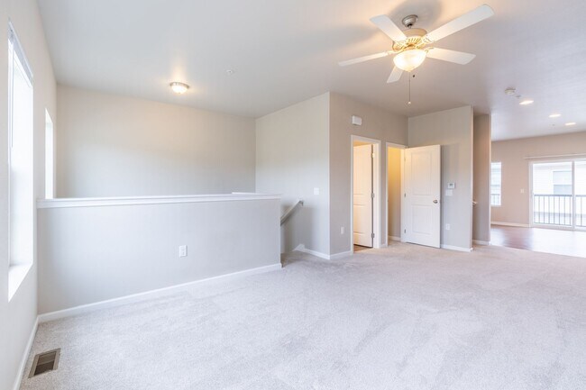 Building Photo - Fantastic Johnston Townhome Rental!