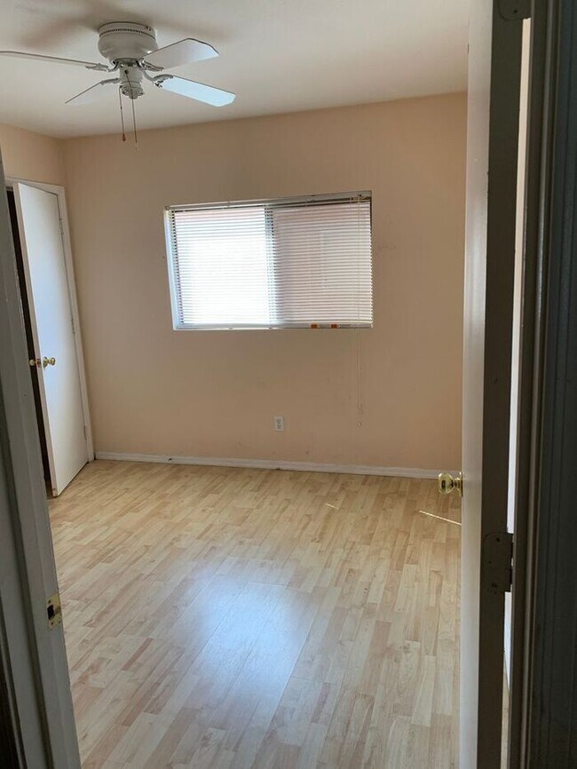 Building Photo - COMING SOON! Bright Open Floorplan in El Mirage