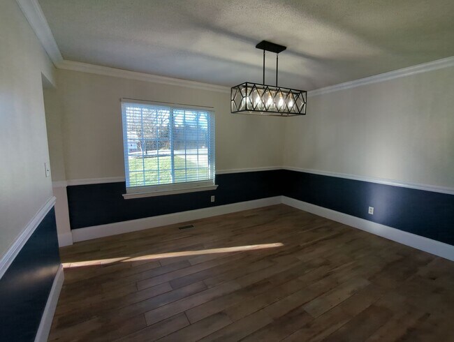 Building Photo - 513 Woodcroft Dr